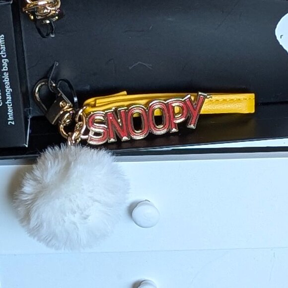 NIB Adorable 3 Pcs PEANUTS Crossbody Bag, 2 Bag Charms Gift set - Picture 6 of 6